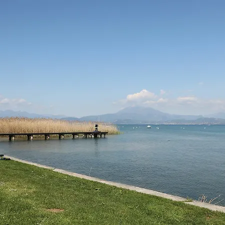 Aurora Apartamento Sirmione